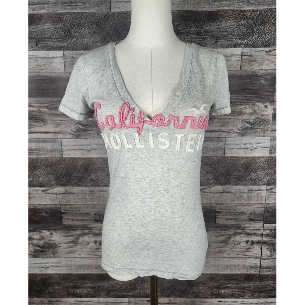 Hollister California Graphic V-Neck Tee Grey Pink Embroidered Logo Small
